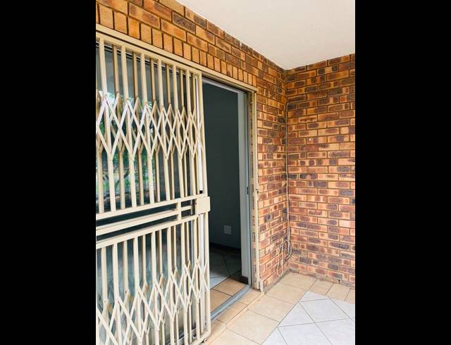 2 BEDROOM APARTMENT FOR SALE IN DIE HOEWES